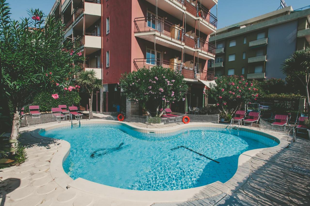 Ligure Residence Пьетра-Лигуре Экстерьер фото