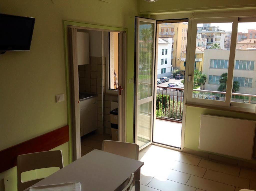 Ligure Residence Пьетра-Лигуре Экстерьер фото