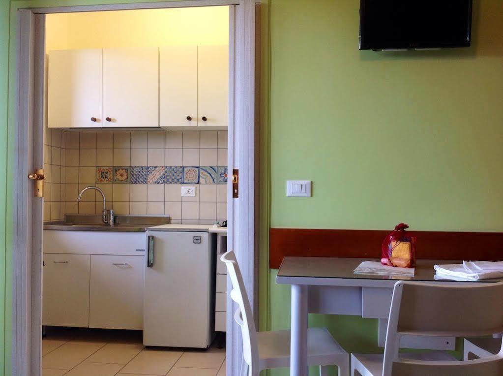 Ligure Residence Пьетра-Лигуре Экстерьер фото